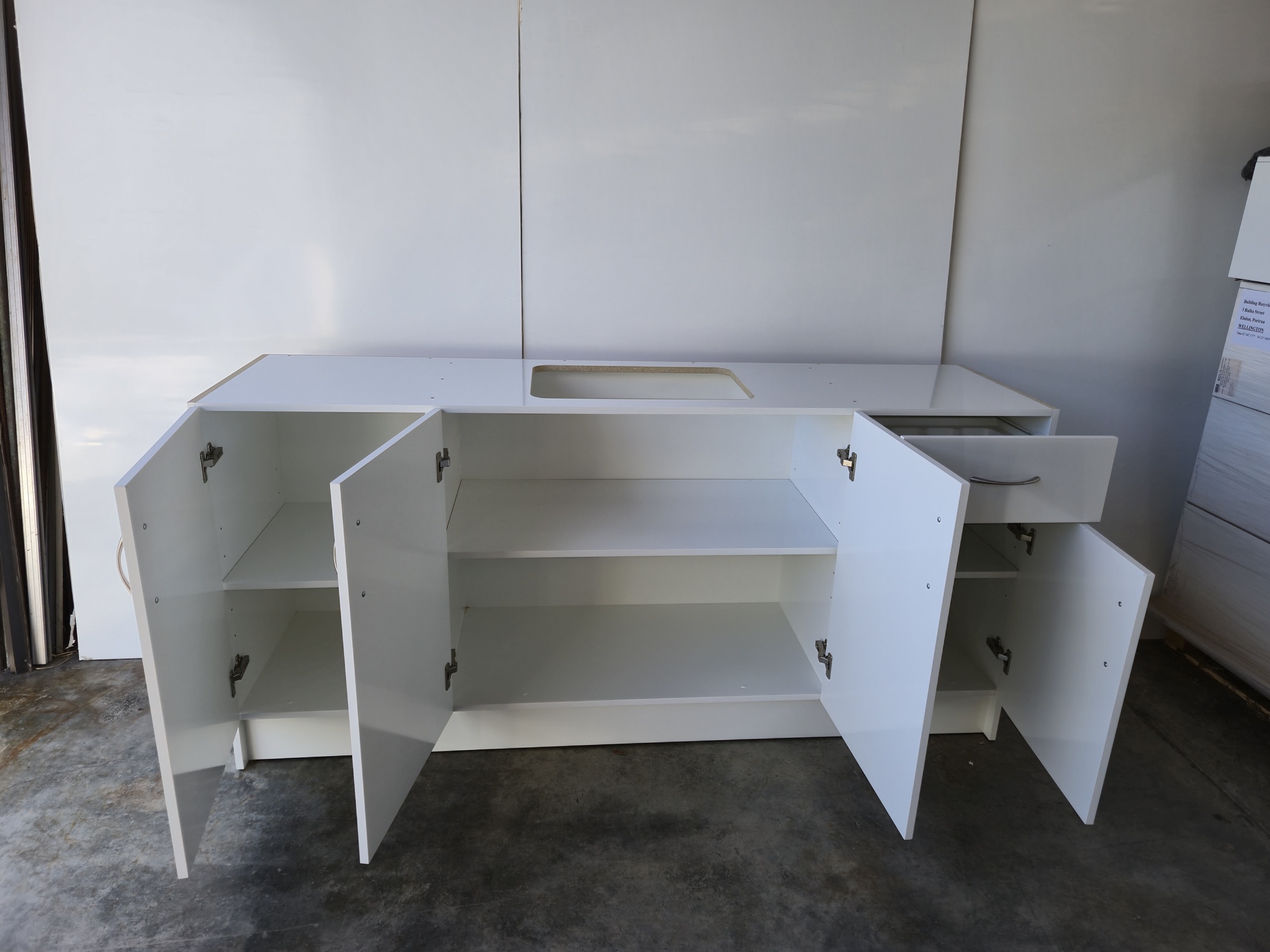 Adjustible shelves