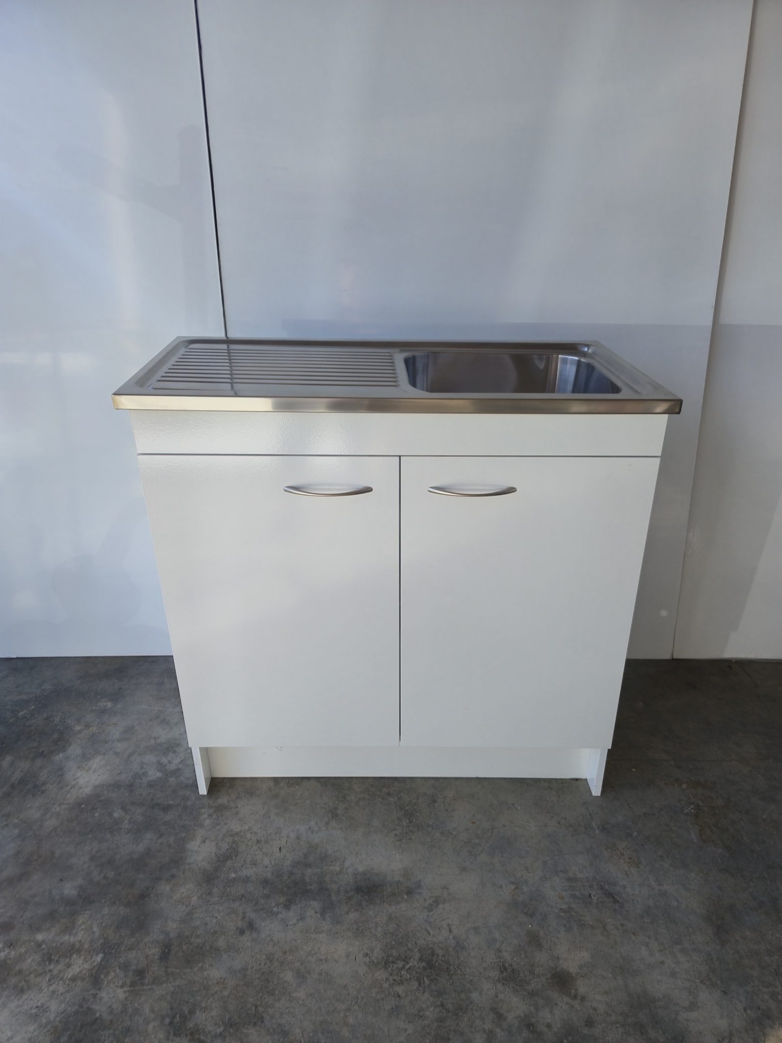 900w sink+cabinet 910h x 460d x 915w